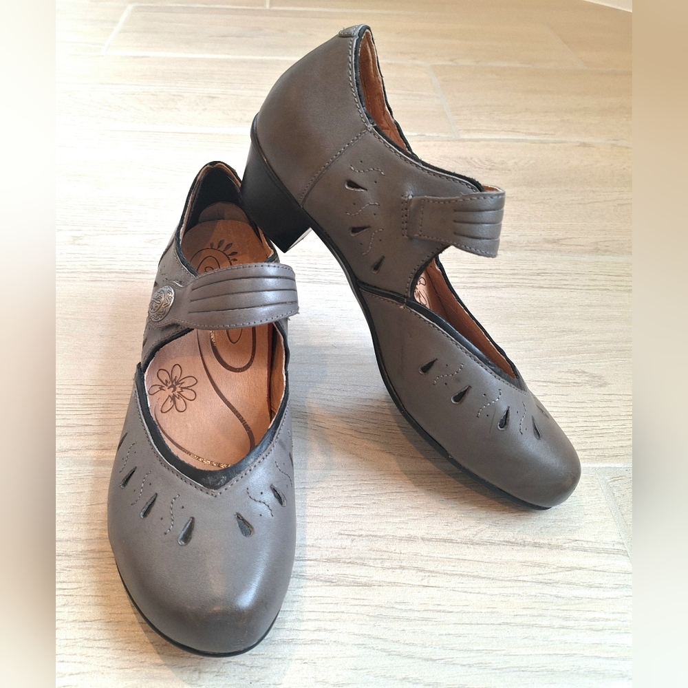 Aetrex Charcoal Mary Jane Heels